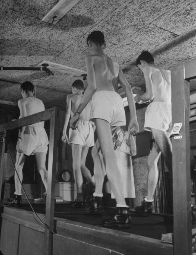 Los sujetos con sus rutinas de ejercicios. Getty
